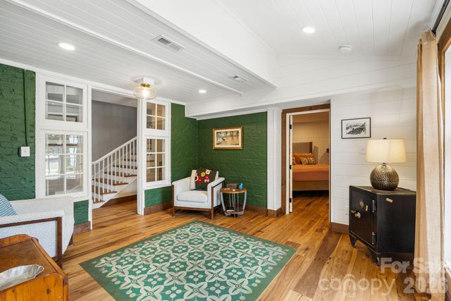 42 Cranford Road, Asheville, NC 28806