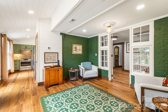 42 Cranford Road, Asheville, NC 28806