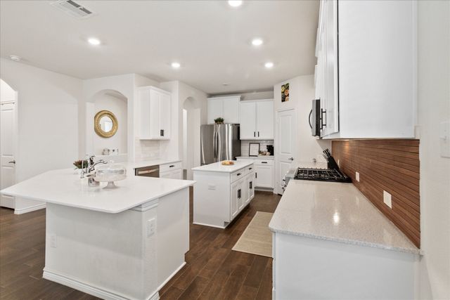 2919 Jasper Trail, Aubrey, TX 76227