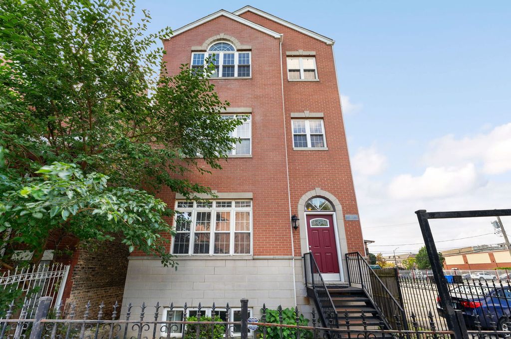 3113 W Warren Boulevard 401, Chicago, IL 60612