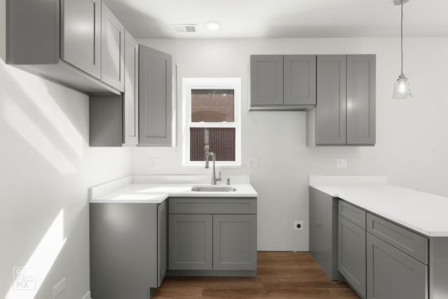 1624 W pershing Road, Chicago, IL 60609