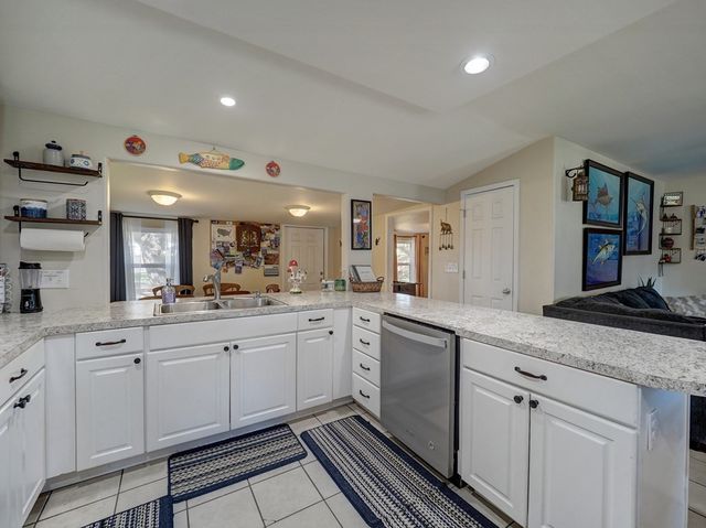 108 Sweet Bay St, Rockport, TX 78382