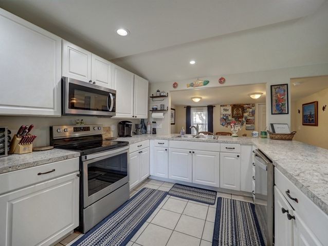 108 Sweet Bay St, Rockport, TX 78382