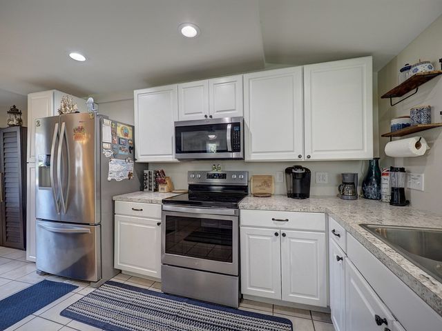 108 Sweet Bay St, Rockport, TX 78382