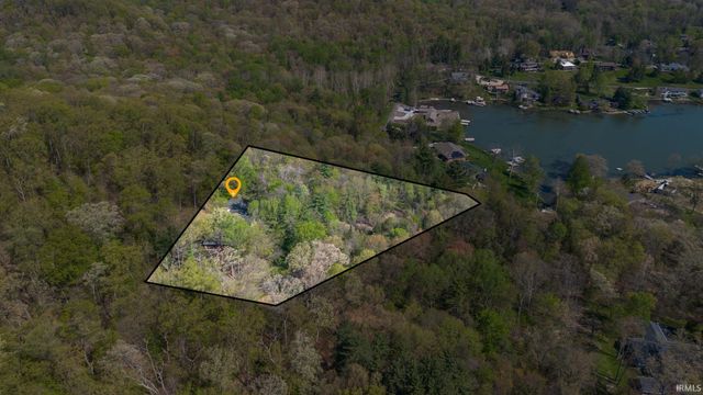 9806 Raintree Dr N, Columbus, IN 47201