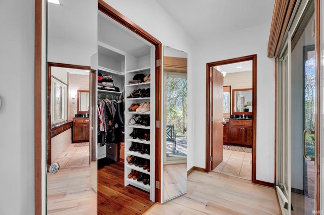 9806 Raintree Dr N, Columbus, IN 47201