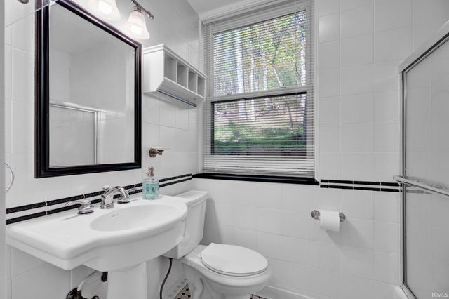 9806 Raintree Dr N, Columbus, IN 47201