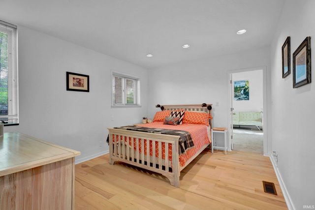 9806 Raintree Dr N, Columbus, IN 47201