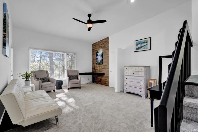 9806 Raintree Dr N, Columbus, IN 47201