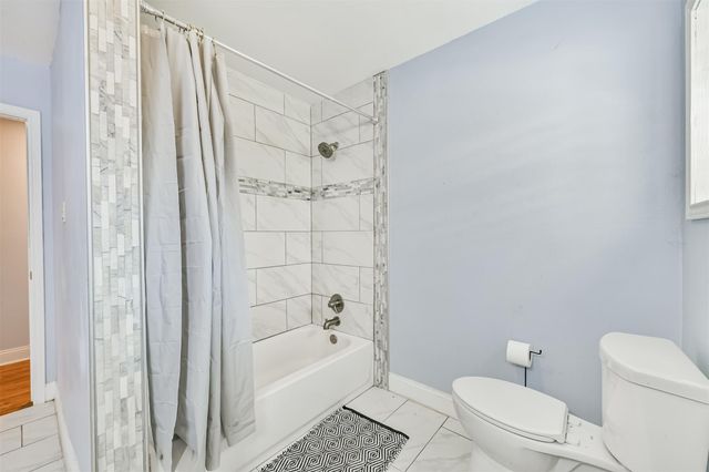 9101 Lazy Lane, Hitchcock, TX 77563