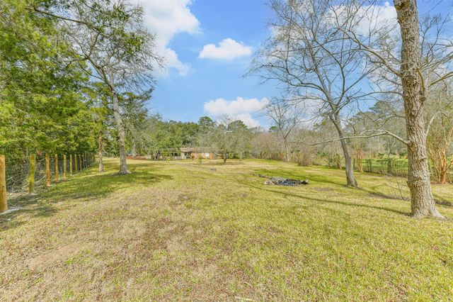 9101 Lazy Lane, Hitchcock, TX 77563