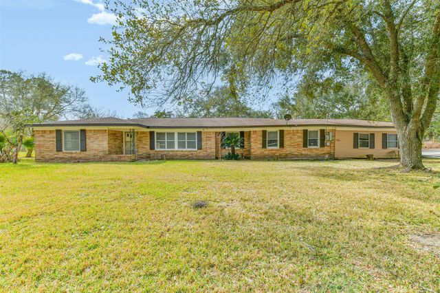 9101 Lazy Lane, Hitchcock, TX 77563
