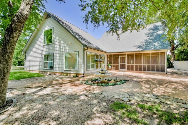 213 Granada Calle Street, Granbury, TX 76049