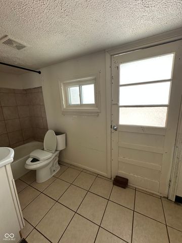 69 N 16th Avenue, Beech Grove, IN 46107