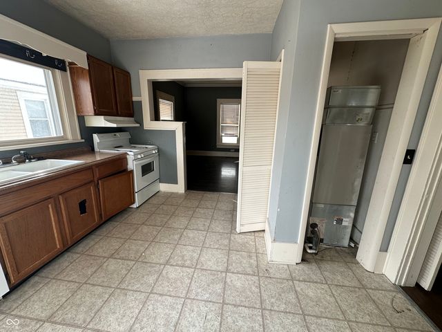 69 N 16th Avenue, Beech Grove, IN 46107