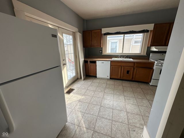 69 N 16th Avenue, Beech Grove, IN 46107