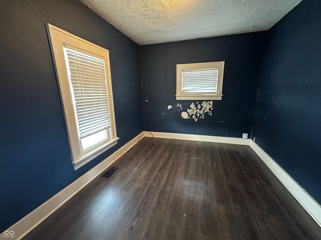 69 N 16th Avenue, Beech Grove, IN 46107