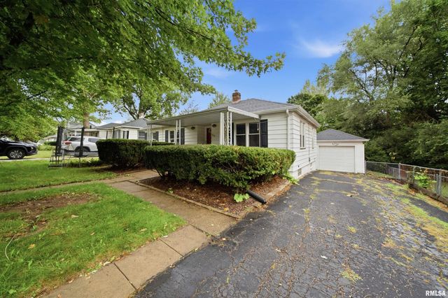 812 N FERNWOOD Circle, Peoria, IL 61604