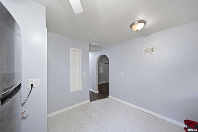 812 N FERNWOOD Circle, Peoria, IL 61604
