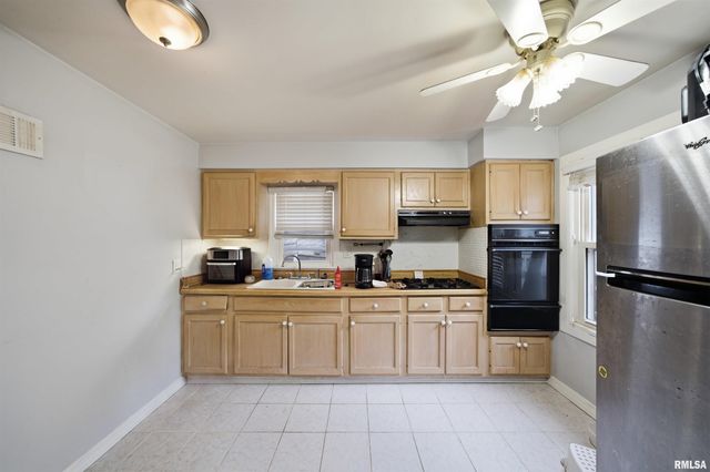 812 N FERNWOOD Circle, Peoria, IL 61604
