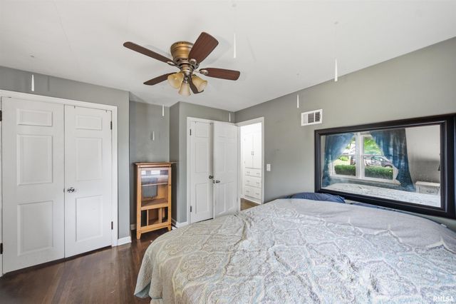 812 N FERNWOOD Circle, Peoria, IL 61604