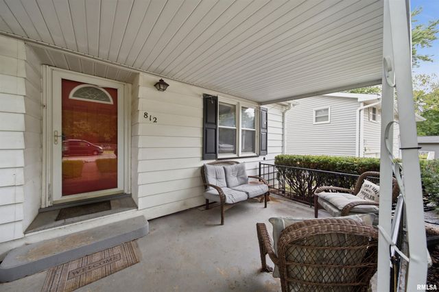 812 N FERNWOOD Circle, Peoria, IL 61604