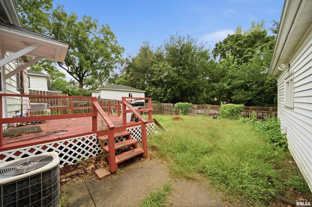 812 N FERNWOOD Circle, Peoria, IL 61604