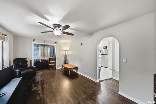 812 N FERNWOOD Circle, Peoria, IL 61604