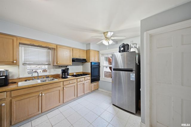 812 N FERNWOOD Circle, Peoria, IL 61604