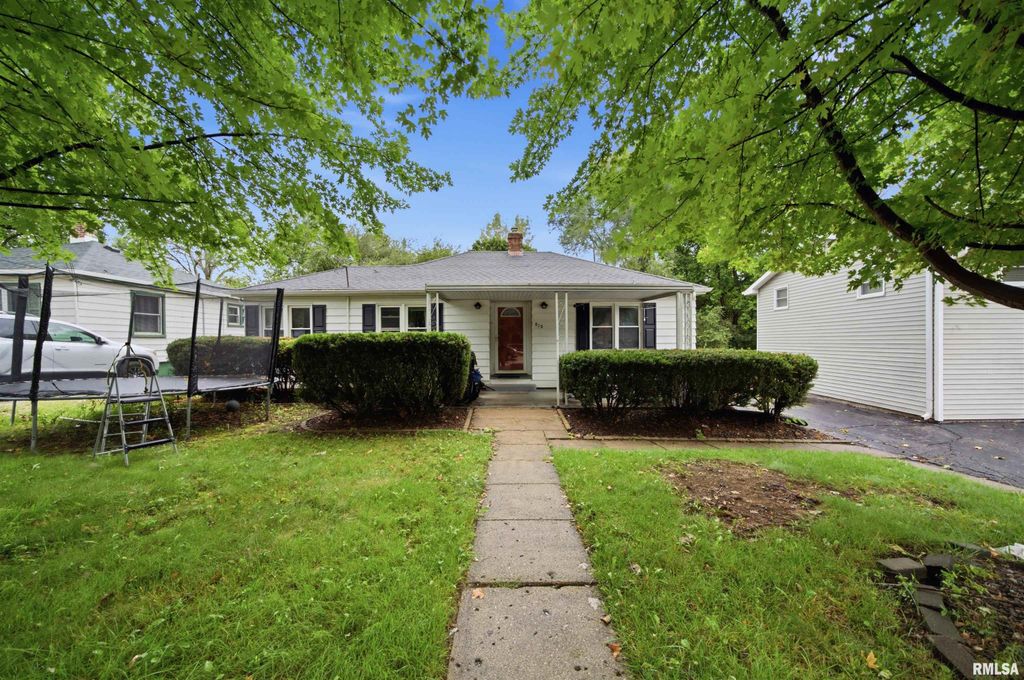 812 N FERNWOOD Circle, Peoria, IL 61604
