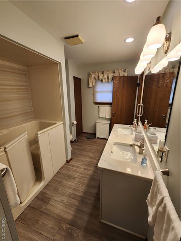 11 Cambridge Park 11, Frankenmuth, MI 48734