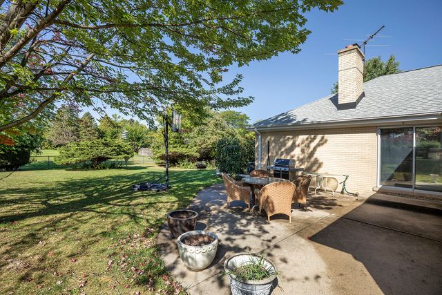 730 Castlewood Lane, Deerfield, IL 60015