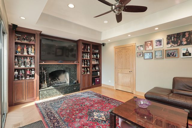 730 Castlewood Lane, Deerfield, IL 60015