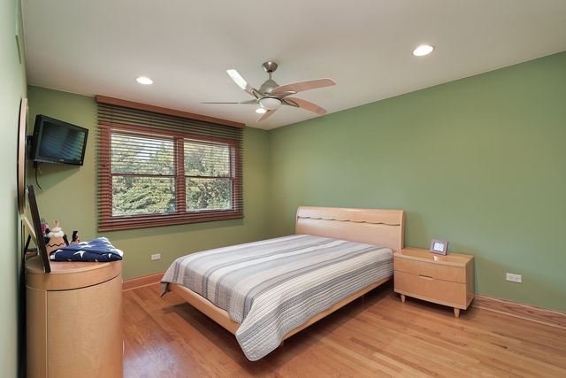 730 Castlewood Lane, Deerfield, IL 60015