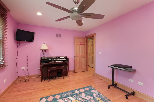 730 Castlewood Lane, Deerfield, IL 60015