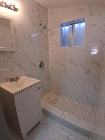 3052 SW 6th St B, Miami, FL 33135