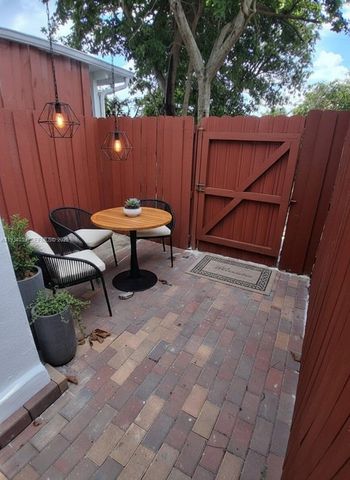 3052 SW 6th St B, Miami, FL 33135