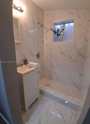 3052 SW 6th St B, Miami, FL 33135