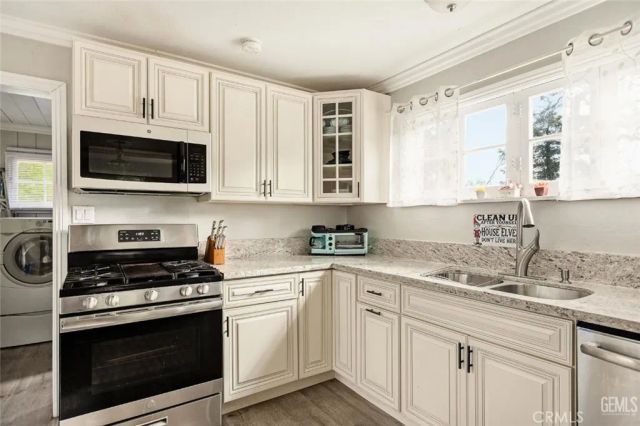 27472 Meadow Dr, Crest Park, CA 92326
