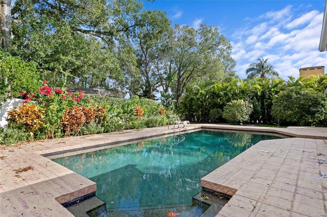 12915 GOLF CREST TERRACE, Tampa, FL 33618