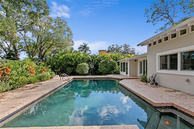 12915 GOLF CREST TERRACE, Tampa, FL 33618