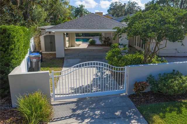 12915 GOLF CREST TERRACE, Tampa, FL 33618