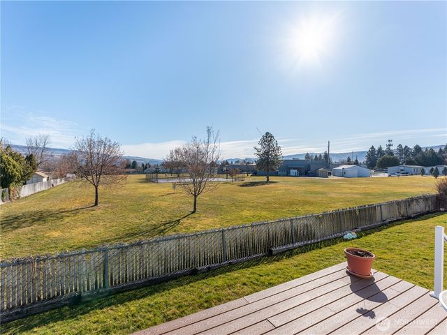 913 Meadow Ridge, Wenatchee, WA 98801