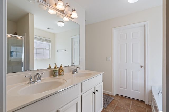 636 Wolfeboro Ln, Nashville, TN 37221