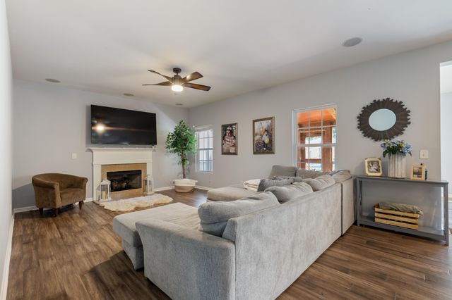 636 Wolfeboro Ln, Nashville, TN 37221