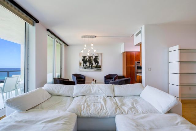 1063 Hillsboro Mile 703, Hillsboro Beach, FL 33062