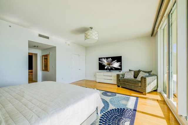 1063 Hillsboro Mile 703, Hillsboro Beach, FL 33062