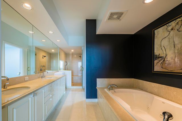 1063 Hillsboro Mile 703, Hillsboro Beach, FL 33062