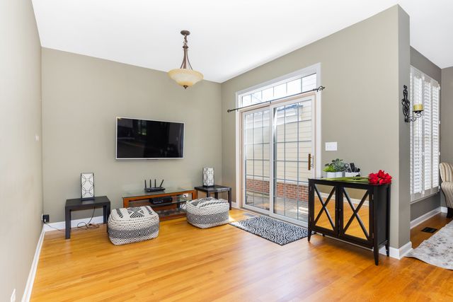 4383 Canterbury Court 4383, St. Charles, IL 60174