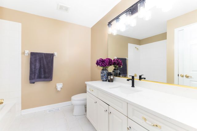 4383 Canterbury Court 4383, St. Charles, IL 60174